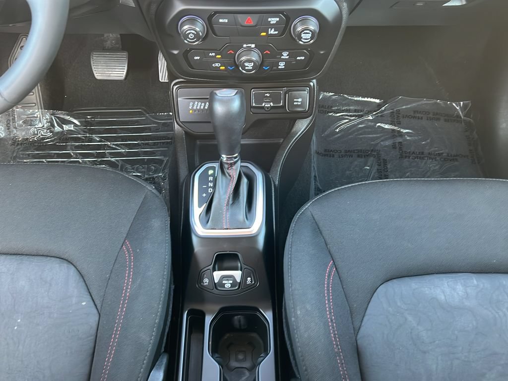 Used 2023 Jeep Renegade Trailhawk AWD/4WD image 15