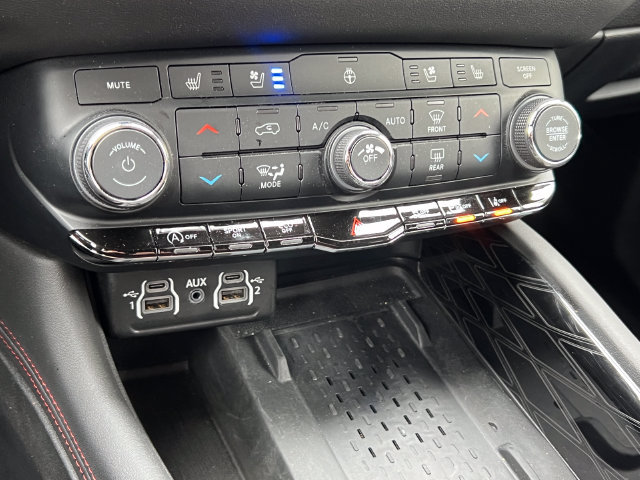 Used 2025 Dodge Durango GT AWD/4WD image 32