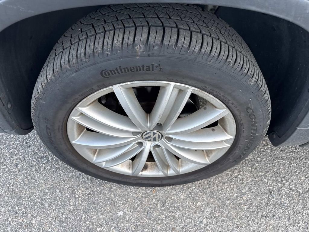 Used 2016 Volkswagen Tiguan SE image 11