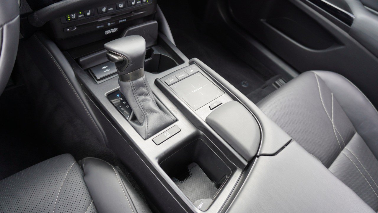 Certified 2022 Lexus ES 350 Ultra Luxury w/ Accessory Package 2 FWD image 21