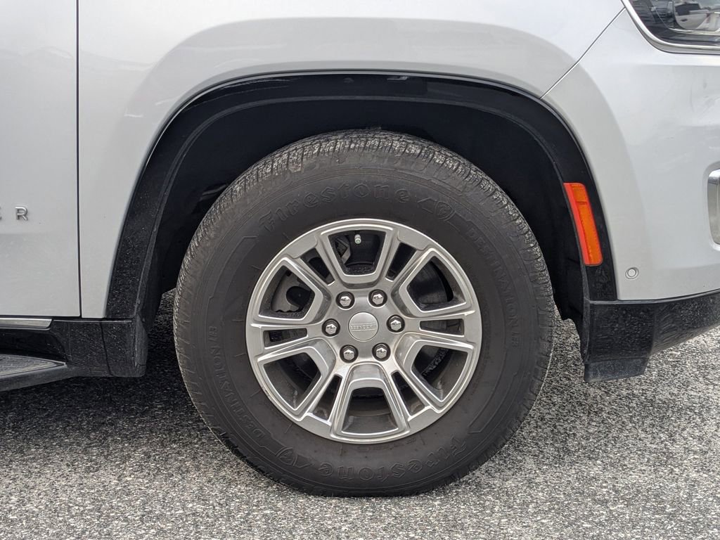 Used 2024 Jeep Wagoneer L 4WD image 11