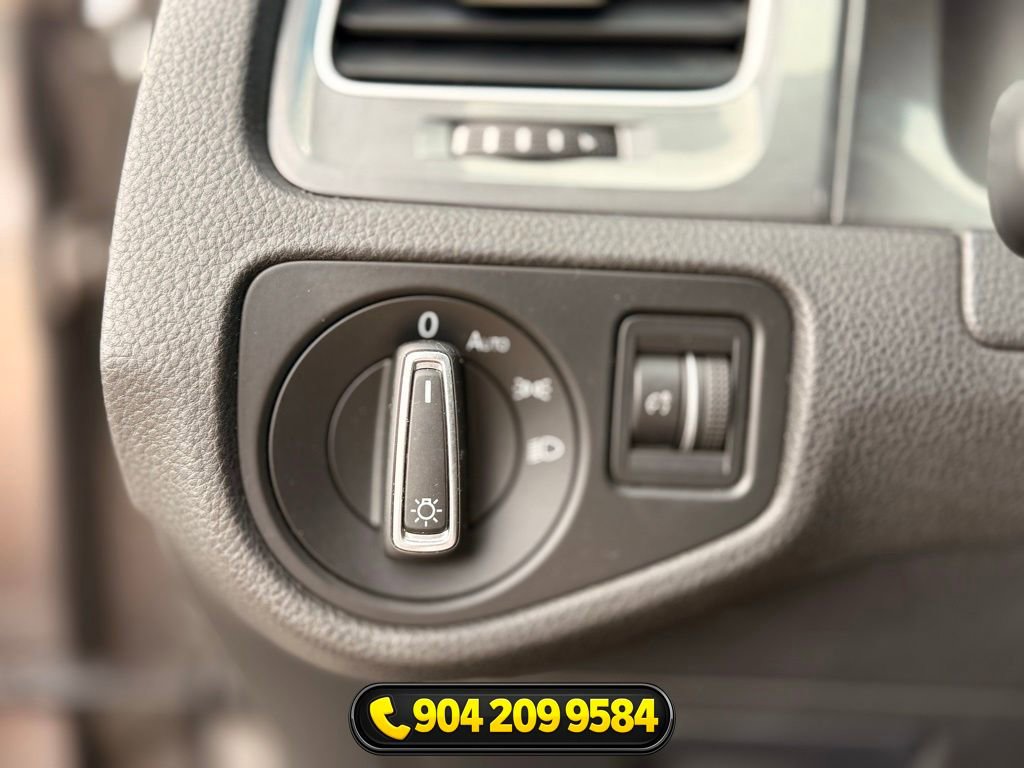 Used 2016 Volkswagen e-Golf SE FWD image 16