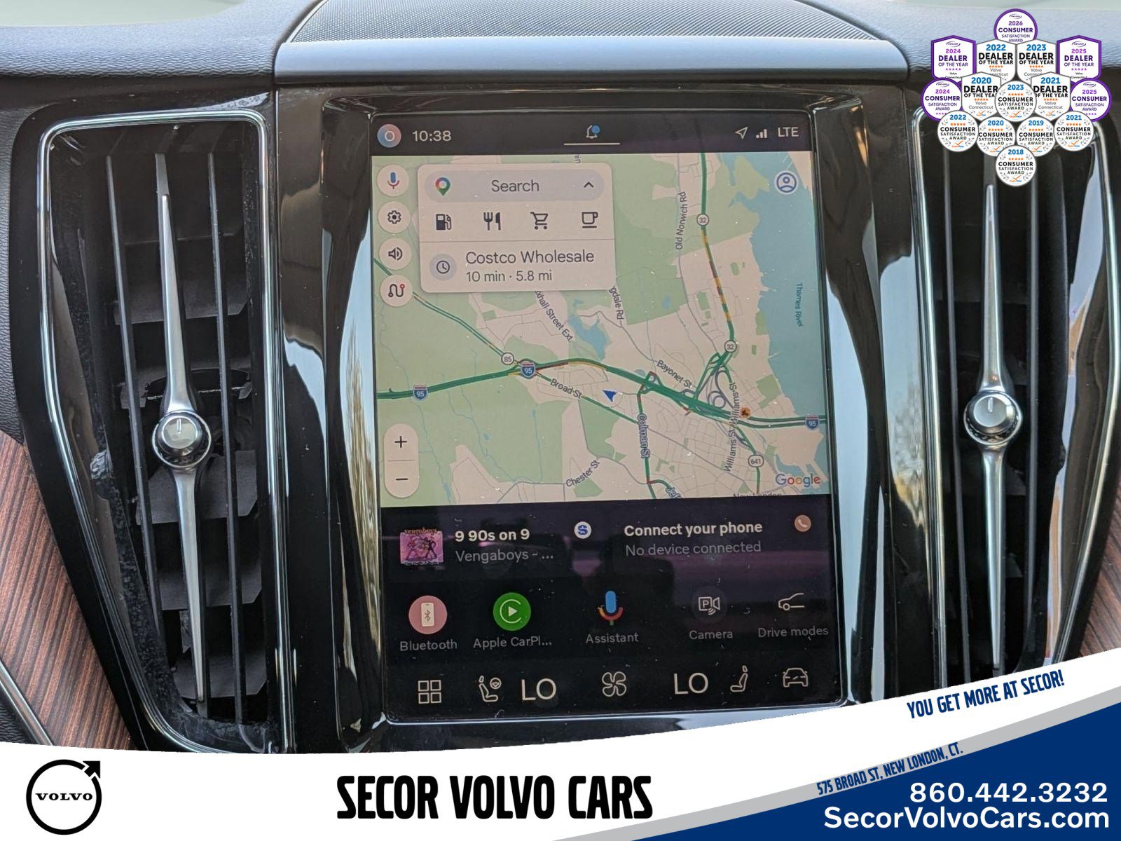 Certified 2024 Volvo XC60 B5 Plus w/ Protection Package Premier AWD/4WD image 24