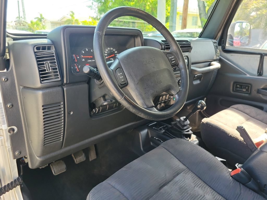 Used 2004 Jeep Wrangler Rubicon AWD/4WD image 13