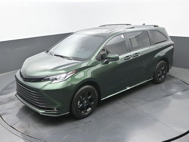 Used 2026 Toyota Sienna XLE Woodland Edition AWD/4WD image 32