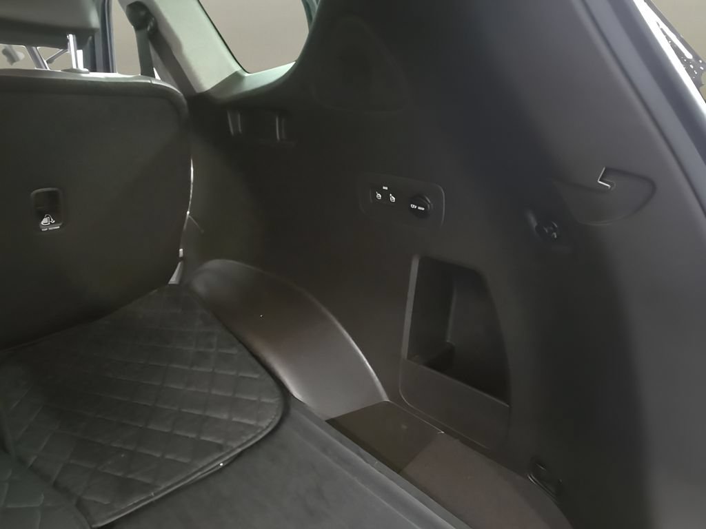 Used 2020 Hyundai Santa Fe SEL w/ Convenience + Premium Package FWD image 20