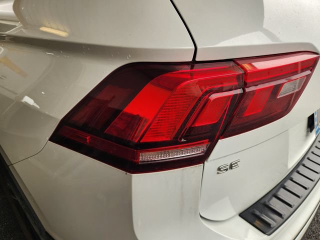 Used 2022 Volkswagen Tiguan SE R-Line FWD image 7