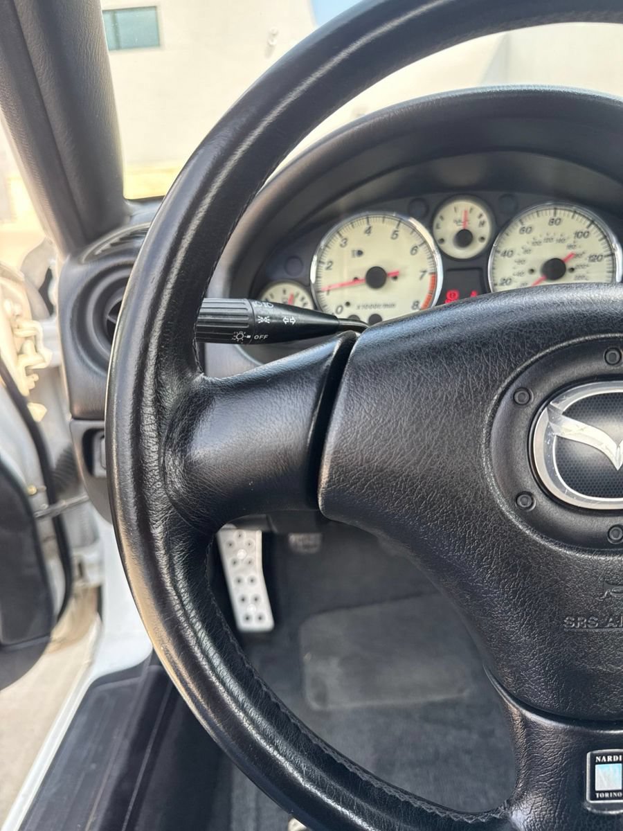 Used 2001 MAZDA MX-5 Miata RWD image 10