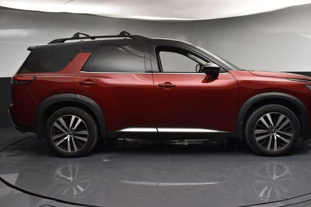 Used 2024 Nissan Pathfinder Platinum image 8