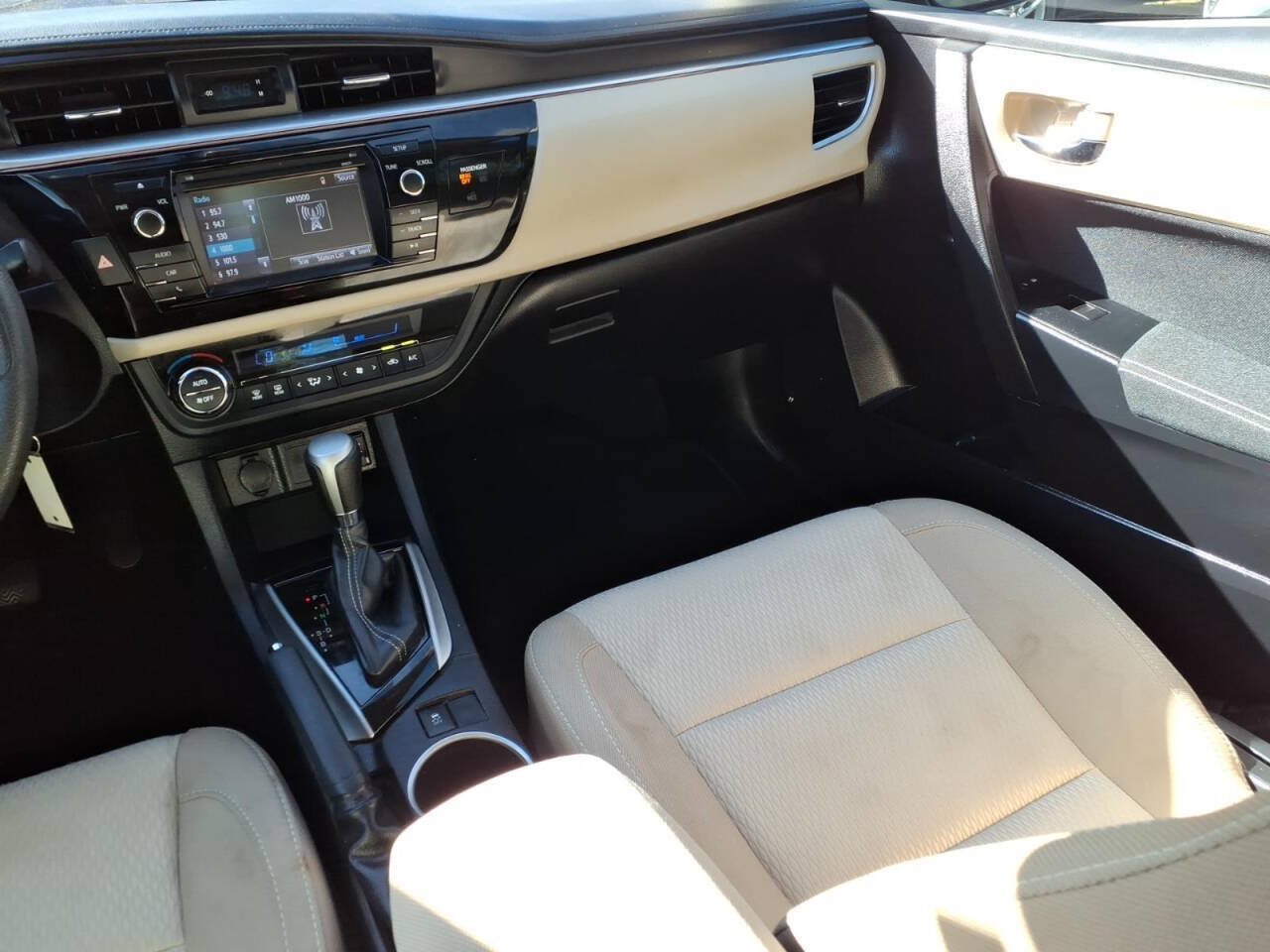 Used 2016 Toyota Corolla LE FWD image 15