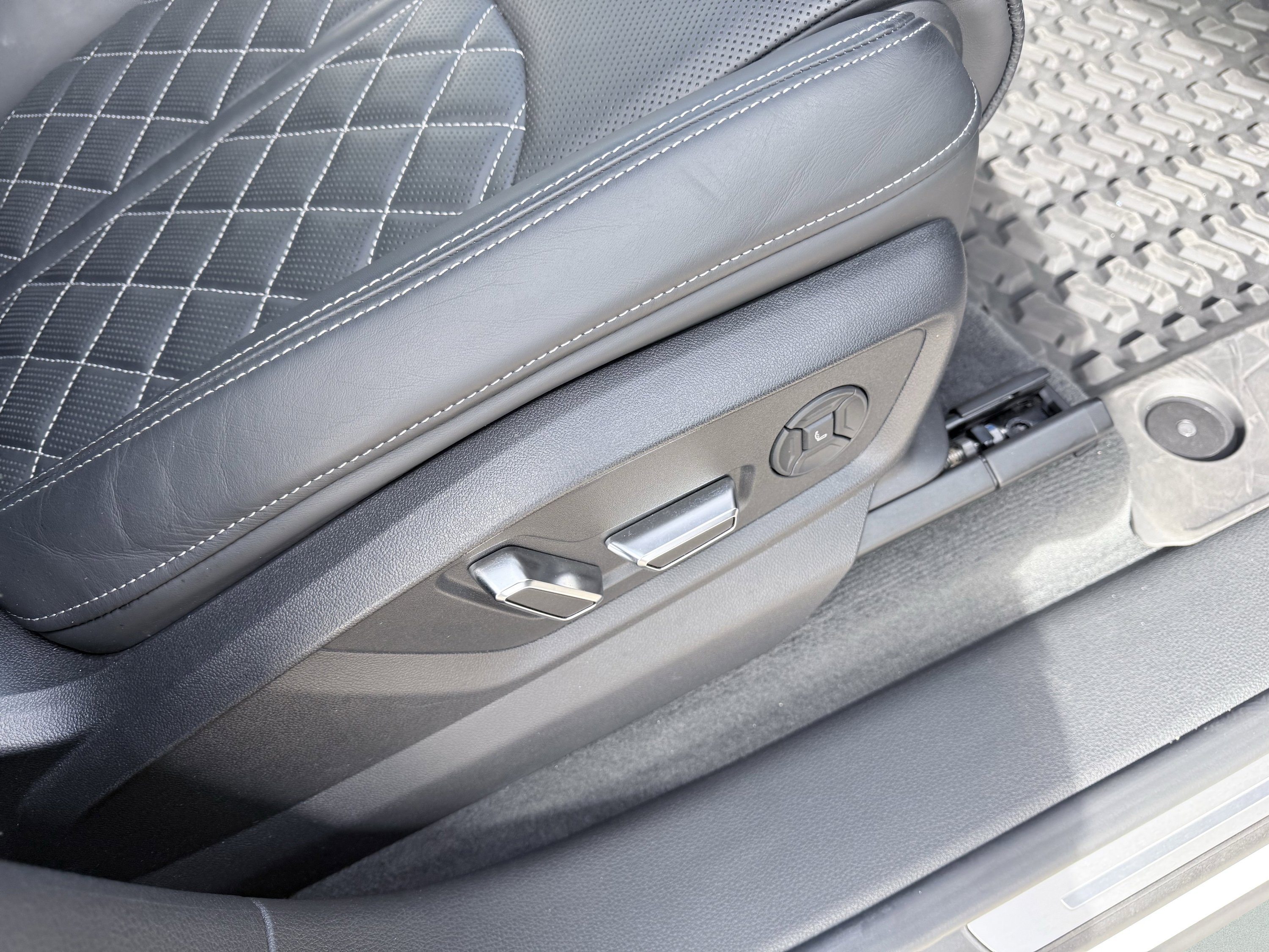 Used 2023 Audi SQ8 Prestige image 47