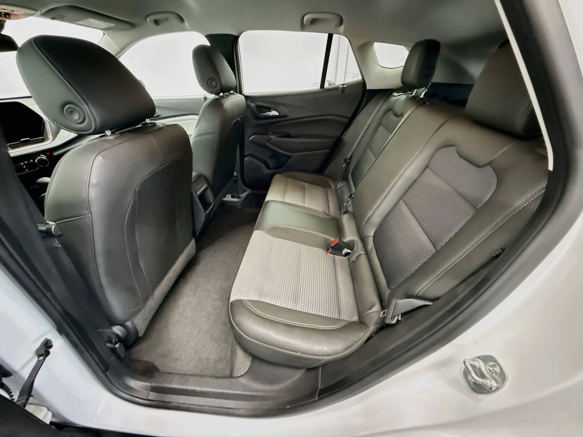 Used 2025 Chevrolet Trax LT FWD image 25