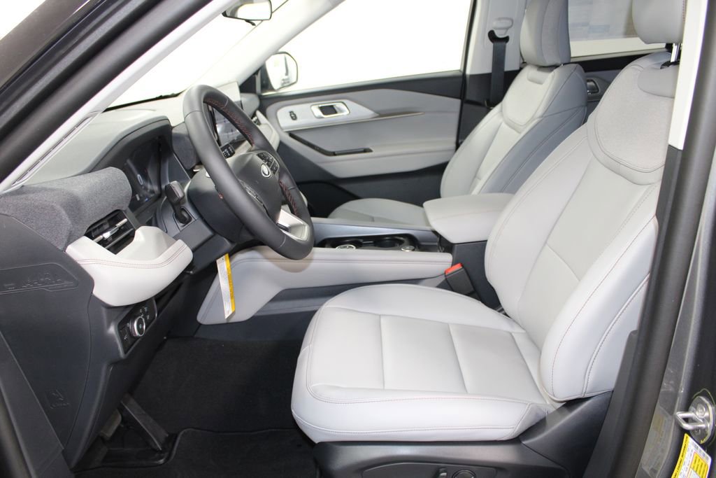 New 2026 Ford Explorer Active RWD image 18