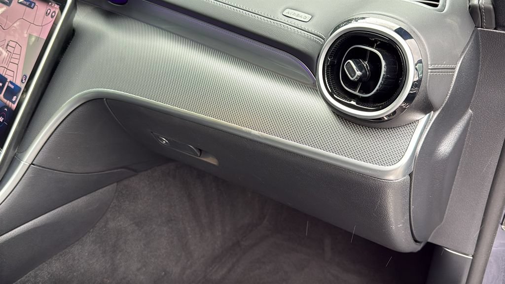 Used 2024 Mercedes-Benz C 300 Sedan image 12