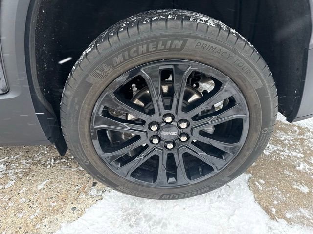 Used 2023 GMC Acadia SLE w/ Driver Convenience Package image 10