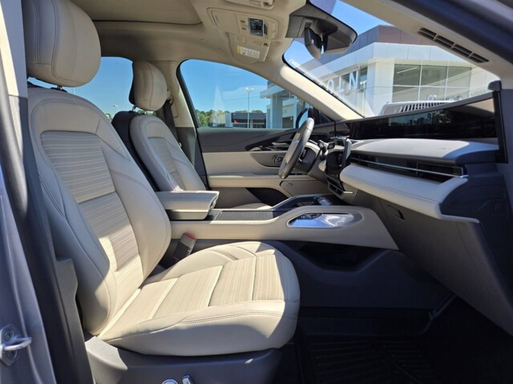 Used 2025 Lincoln Nautilus Reserve AWD/4WD image 21