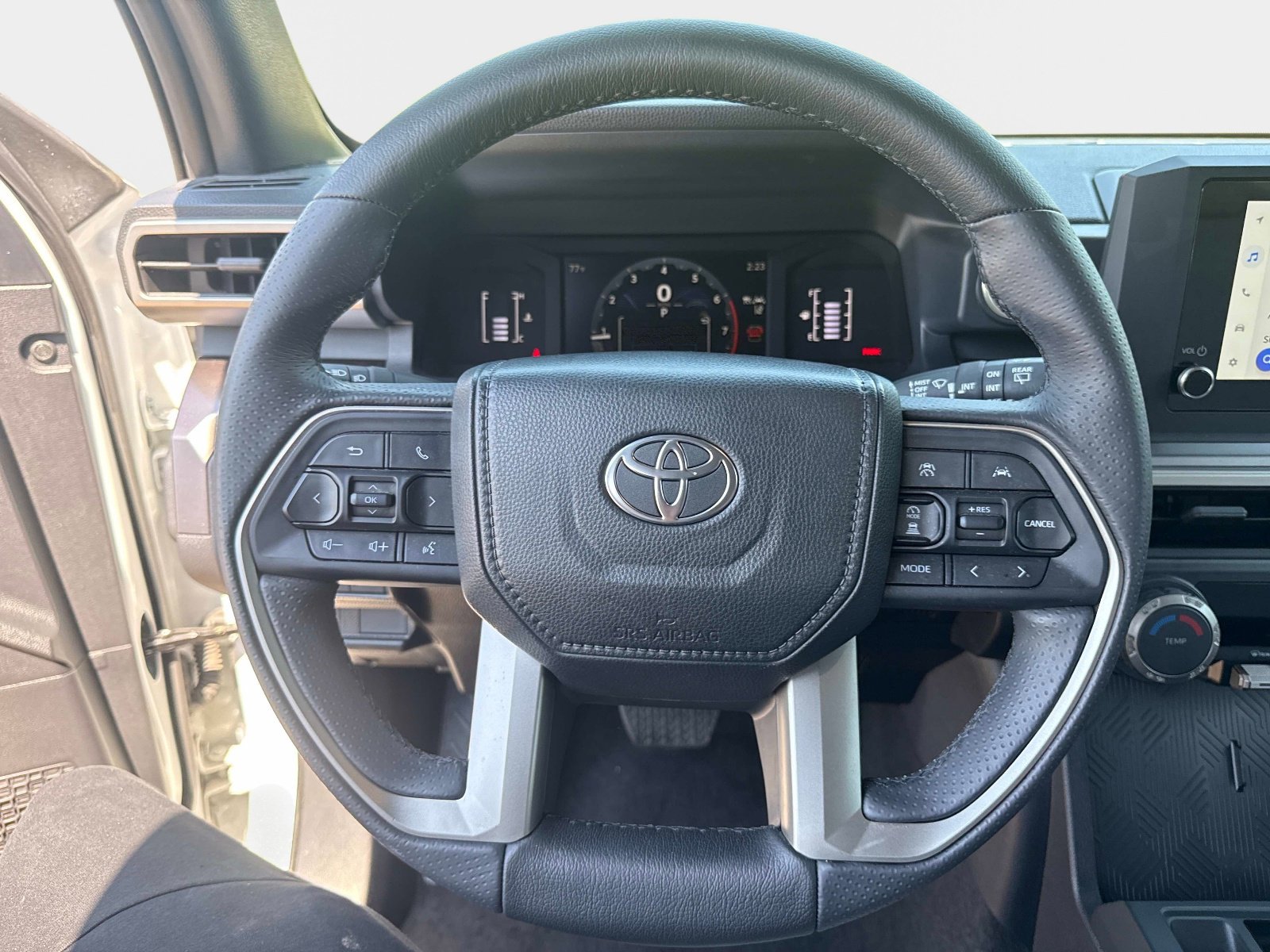 Used 2025 Toyota 4Runner SR5 AWD/4WD image 25