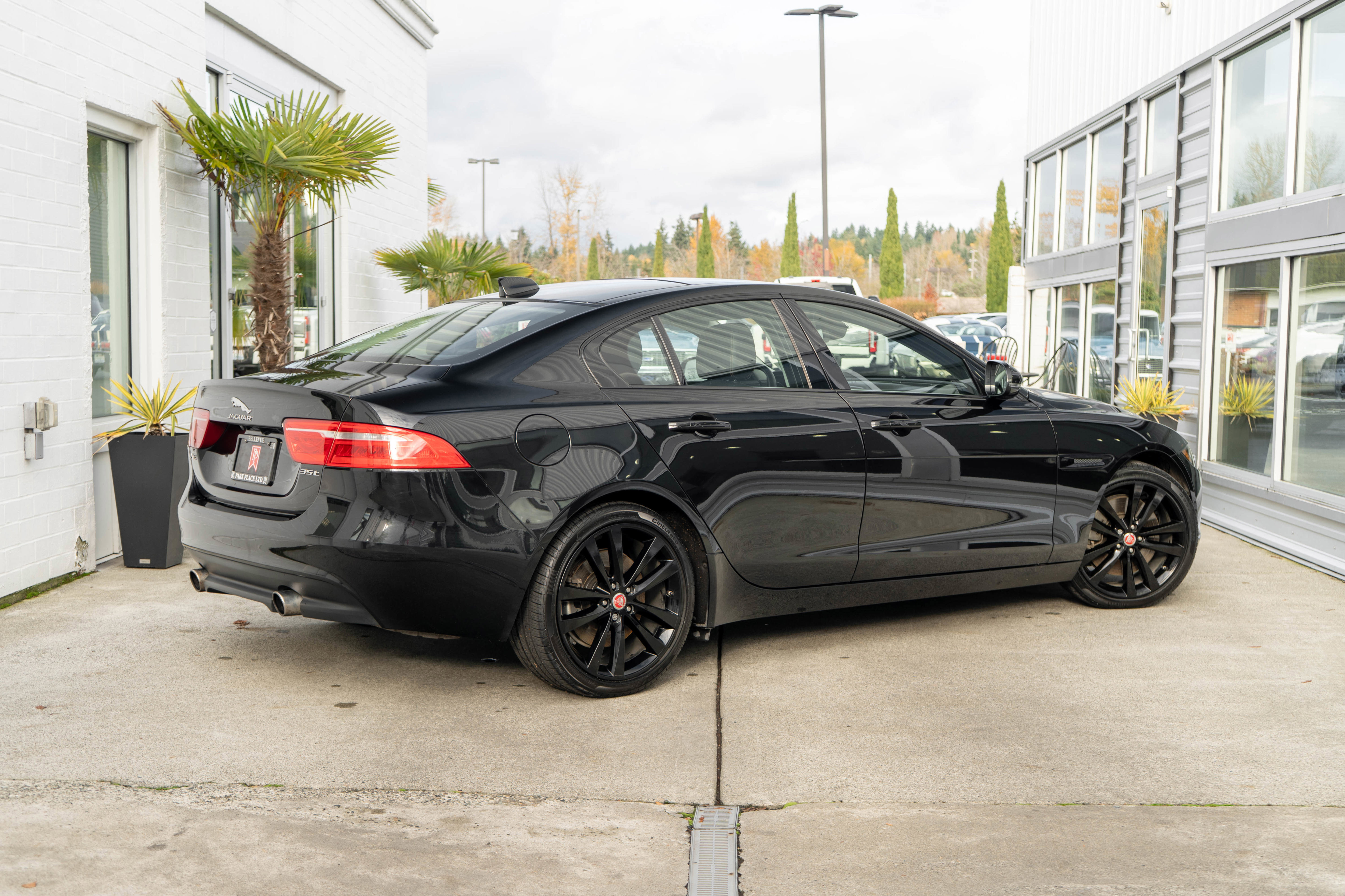 Used 2018 Jaguar XE Prestige image 7