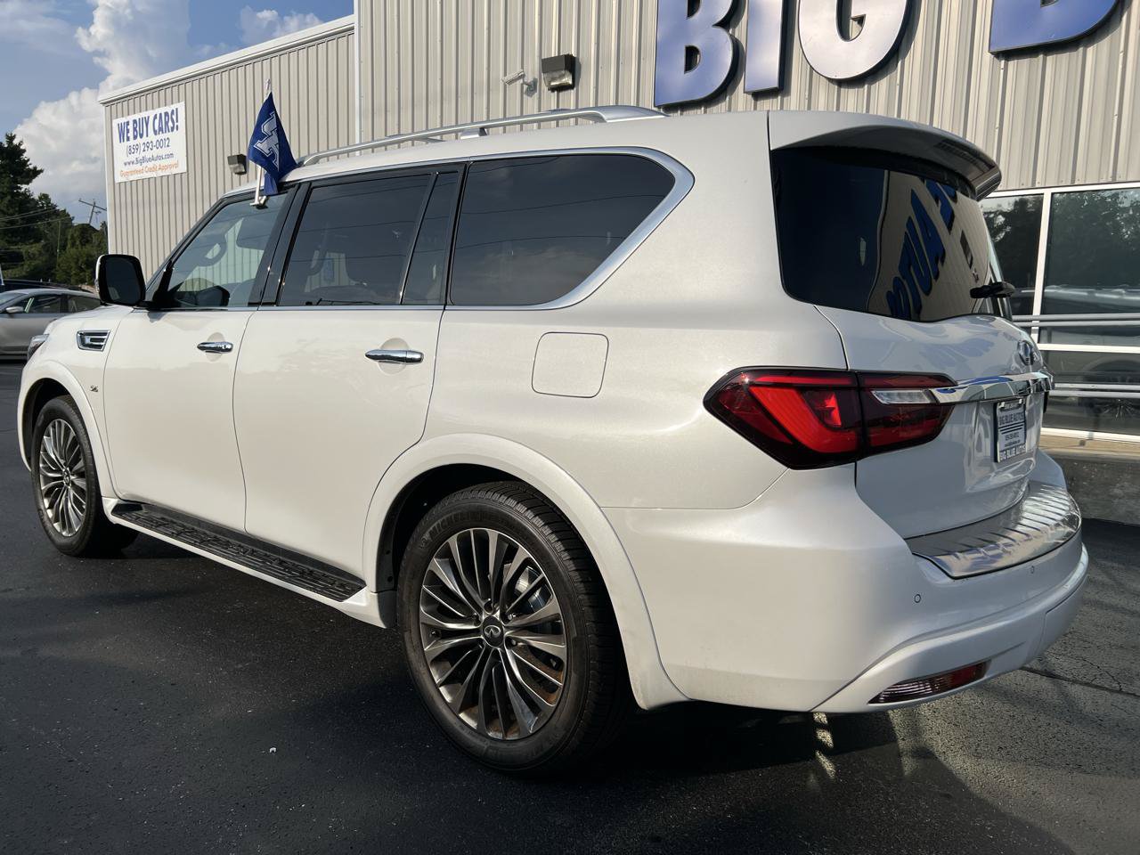 Used 2019 INFINITI QX80 Luxe w/ 22" Wheel Package AWD/4WD image 3
