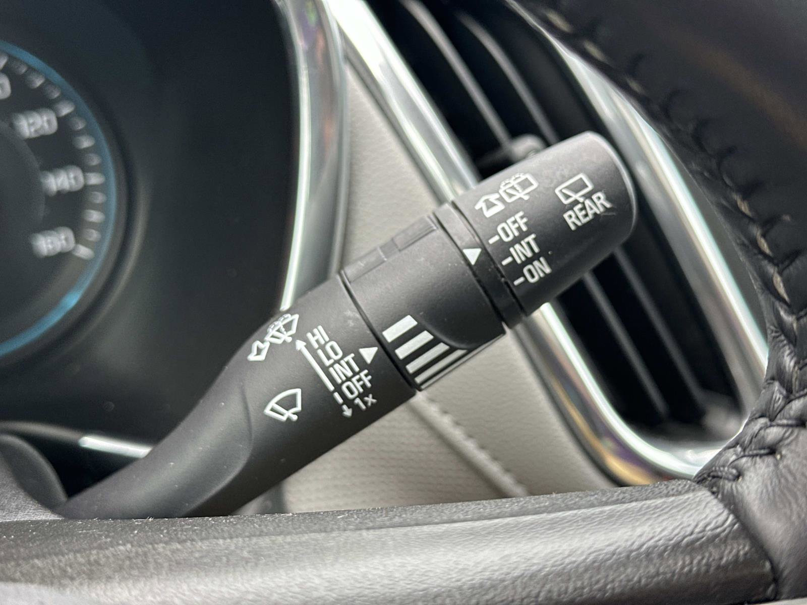 Certified 2018 Chevrolet Equinox Premier image 24