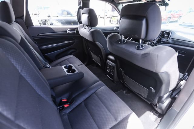 Used 2020 Jeep Grand Cherokee Laredo AWD/4WD image 47