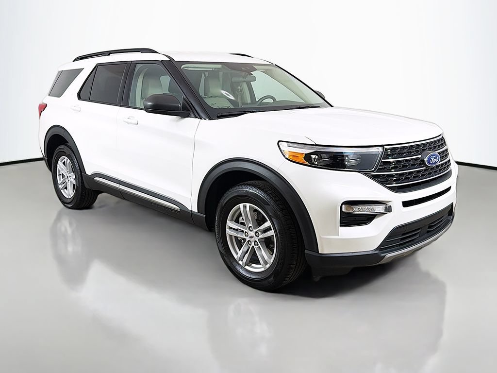 Used 2024 Ford Explorer XLT w/ Equipment Group 202A AWD/4WD image 2