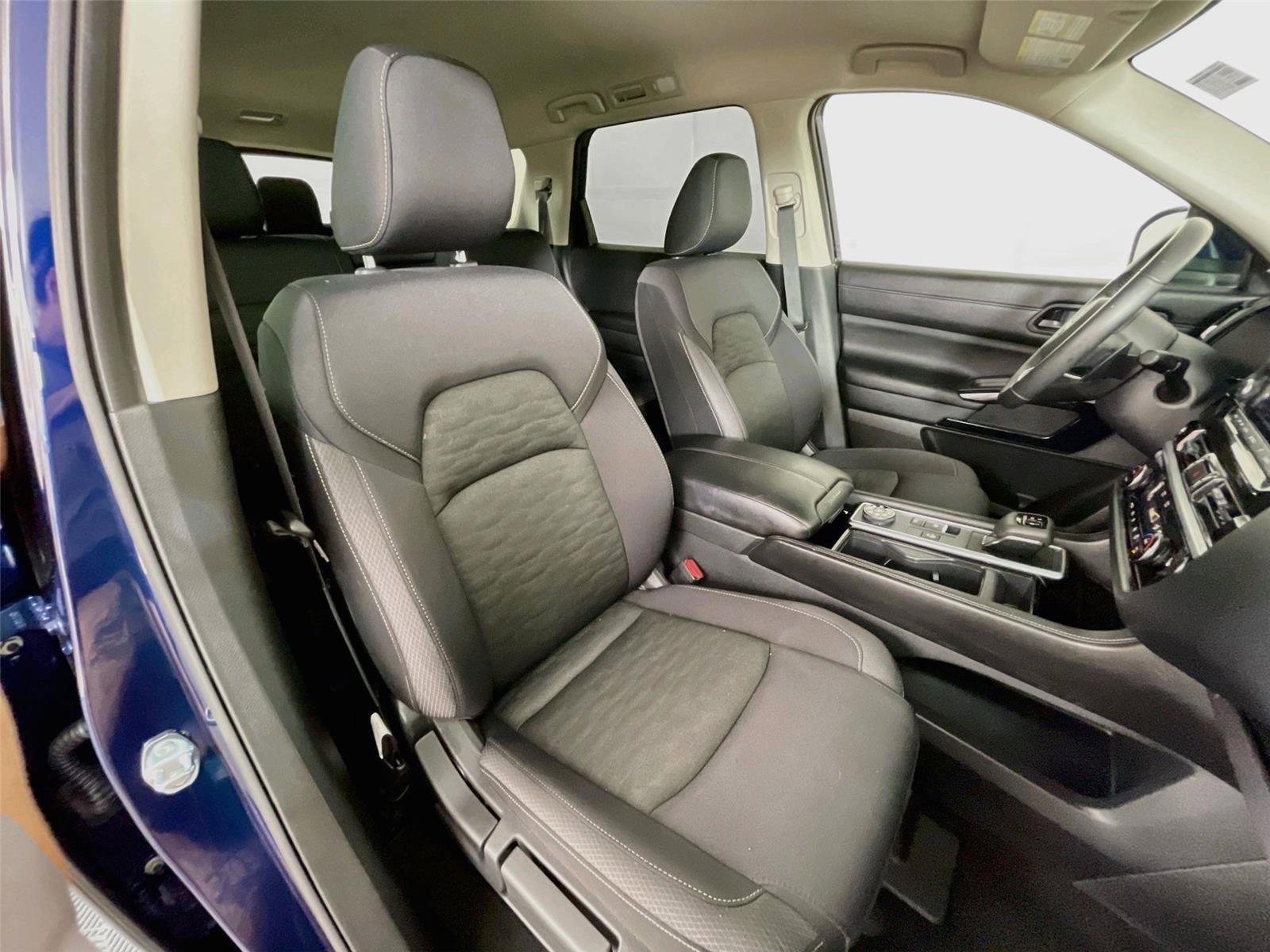 Used 2025 Nissan Pathfinder SV AWD/4WD image 31
