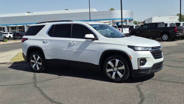 Used 2023 Chevrolet Traverse LT w/ LT Premium Package AWD/4WD image 2