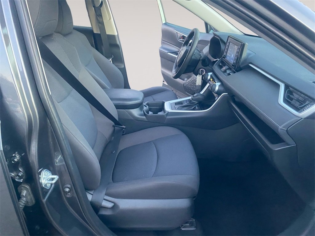 Used 2019 Toyota RAV4 LE image 15