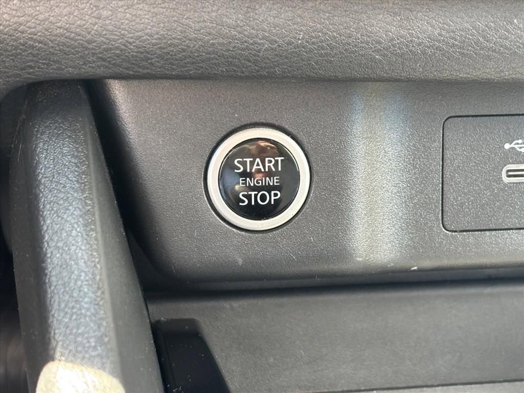 Used 2023 Nissan Rogue SV AWD/4WD image 17