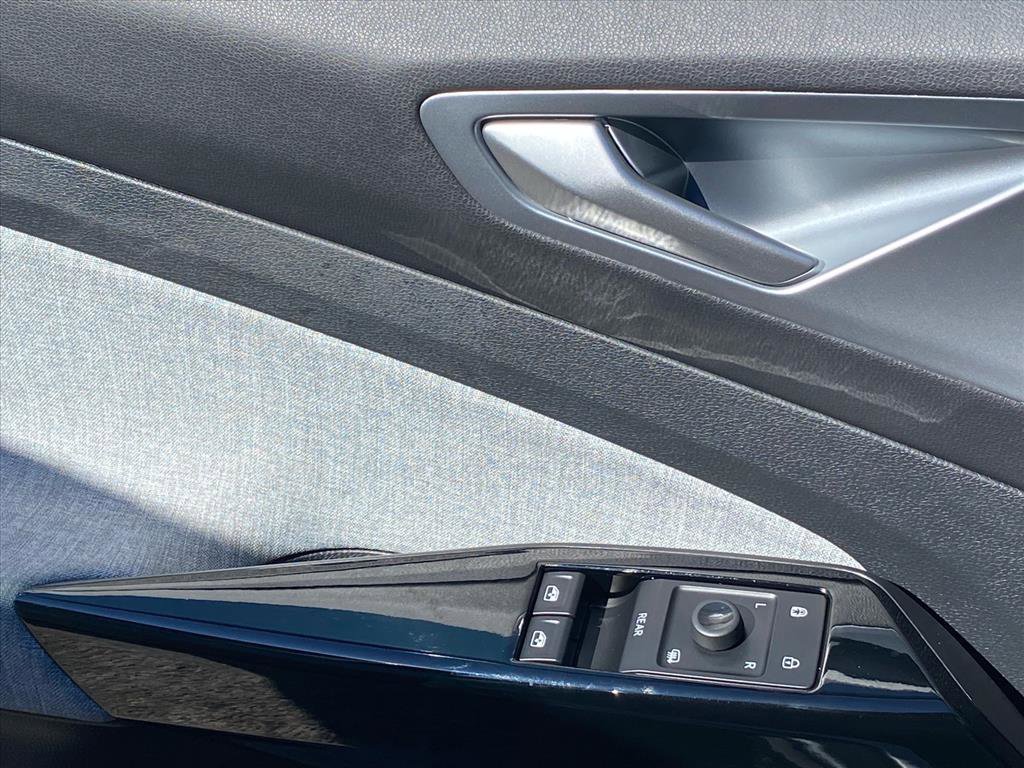 Used 2023 Volkswagen ID.4 Pro image 18