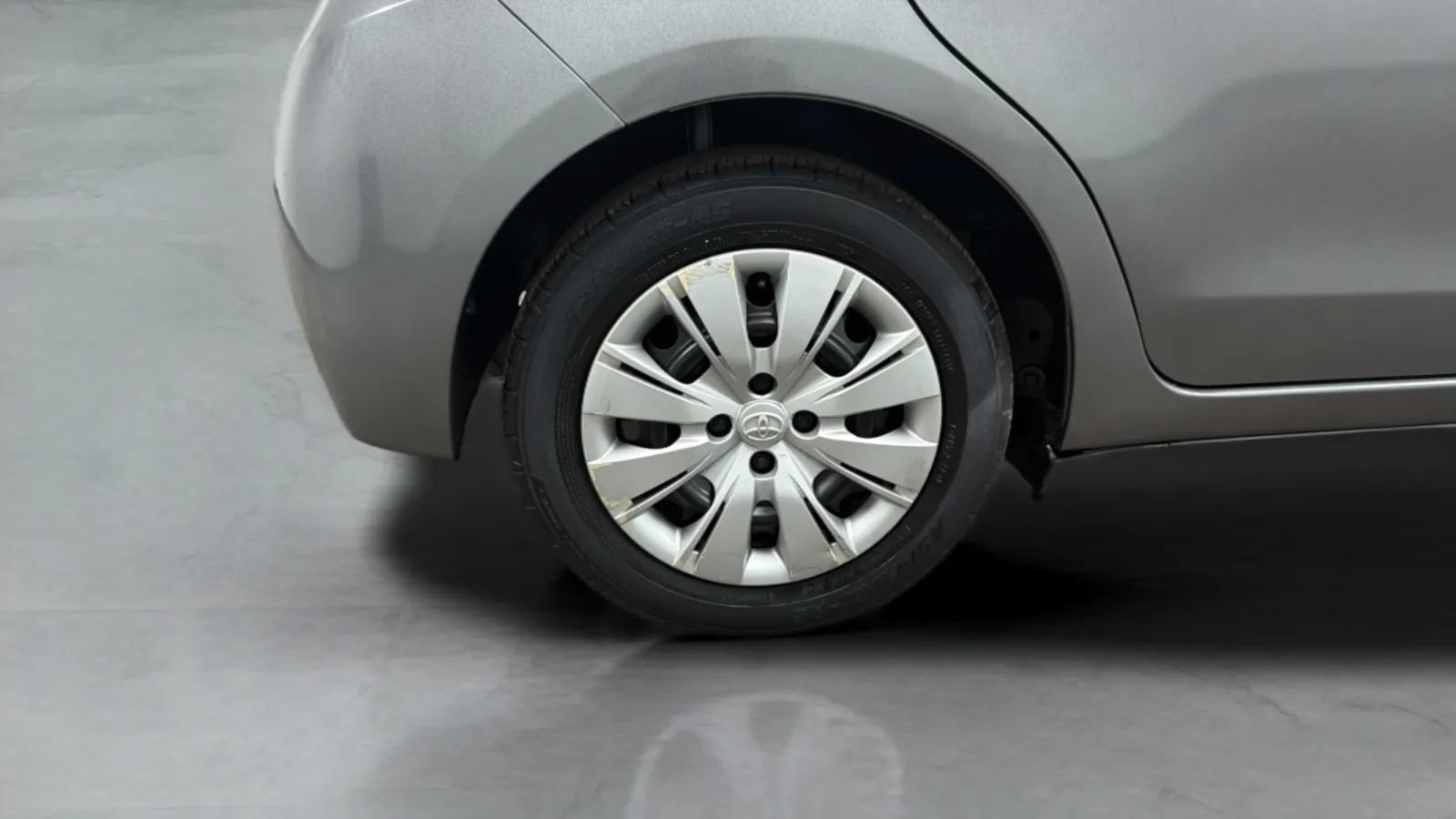 Used 2015 Toyota Yaris L FWD image 23