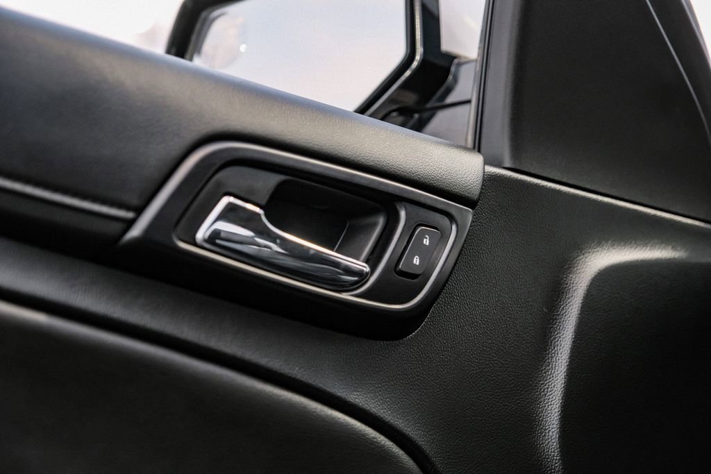 Used 2018 Chevrolet Suburban LT image 46