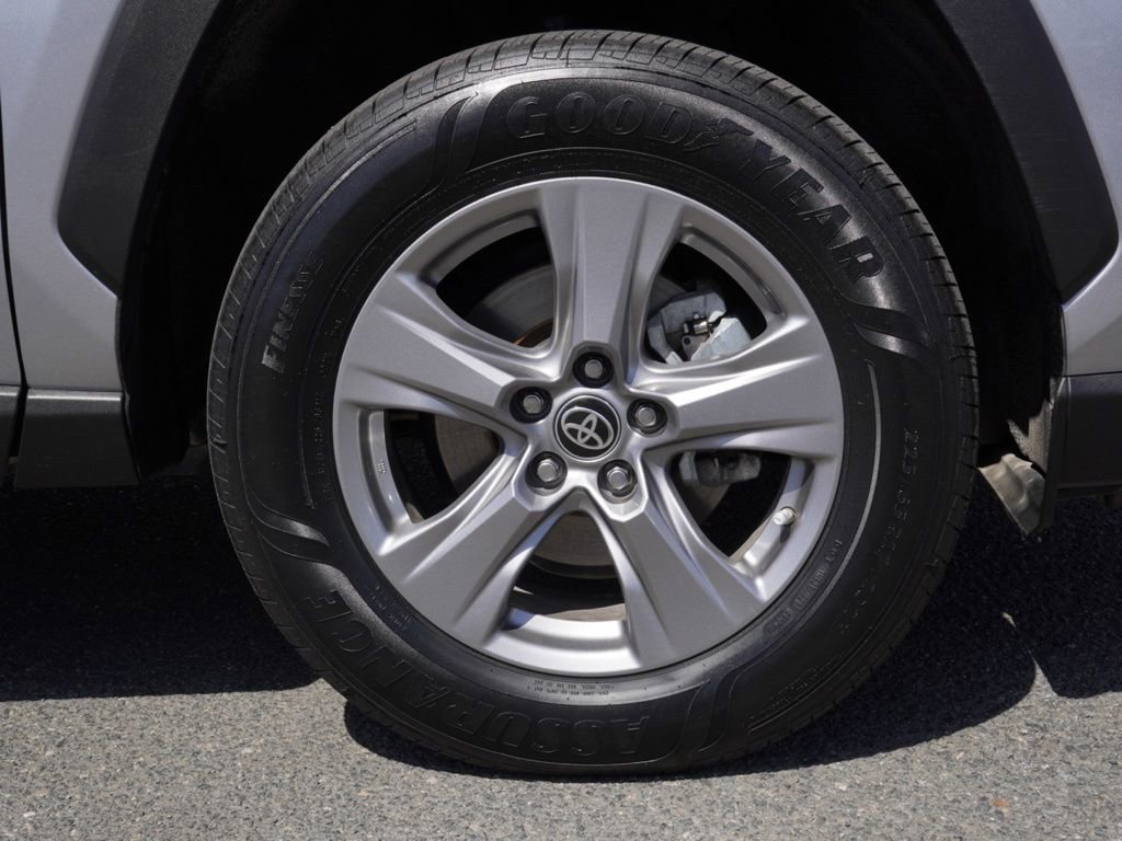 Used 2023 Toyota RAV4 LE AWD/4WD image 10