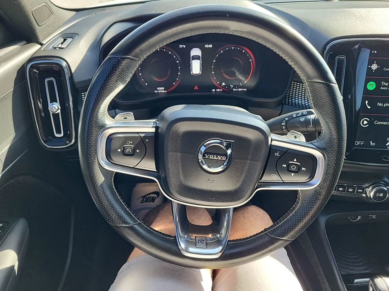Used 2019 Volvo XC40 T4 R-Design image 14