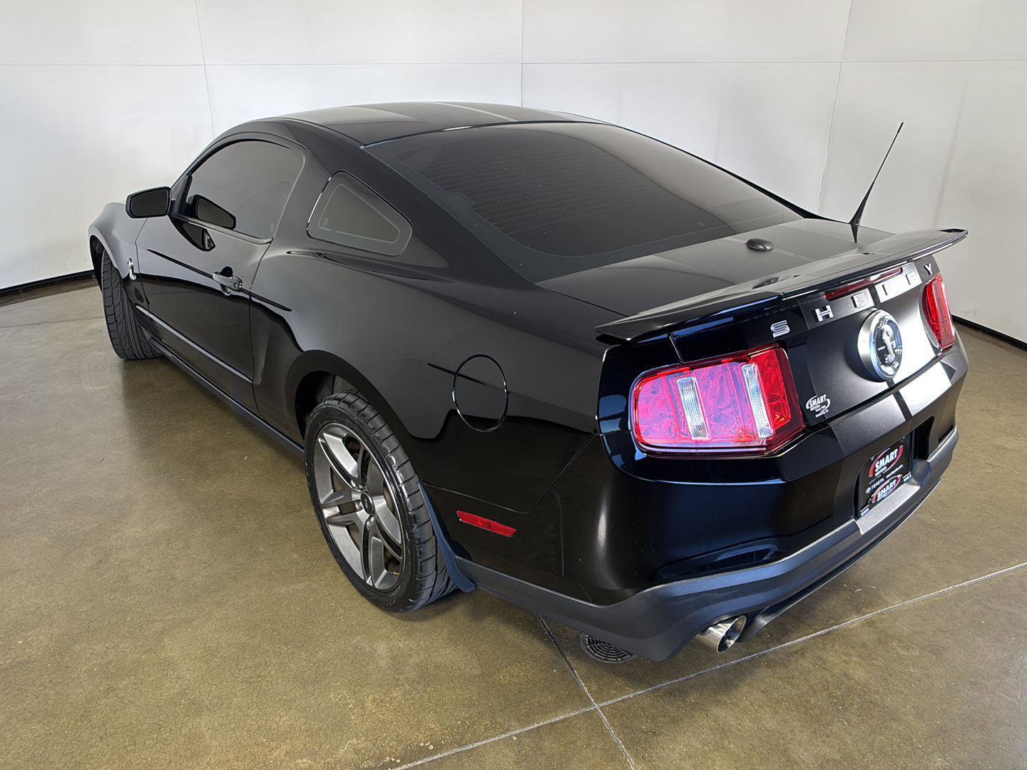 Used 2010 Ford Mustang Shelby GT500 RWD image 13
