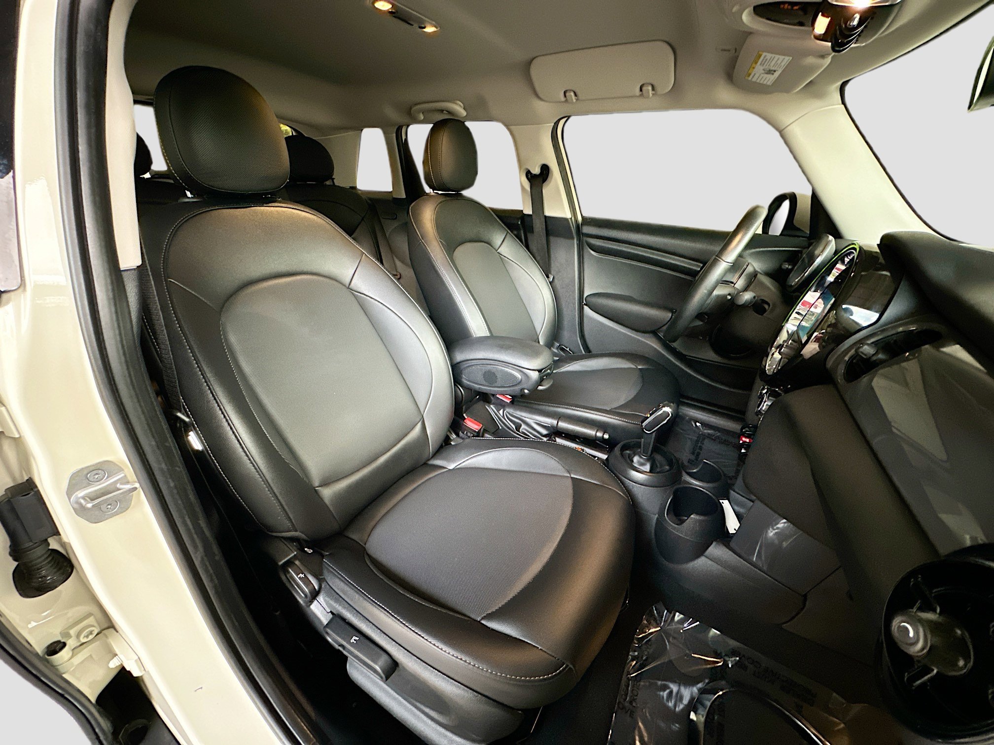 Used 2022 MINI Cooper 4-Door Hardtop image 25