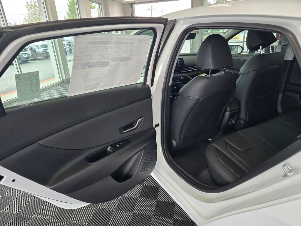 New 2026 Hyundai Elantra Limited FWD image 34