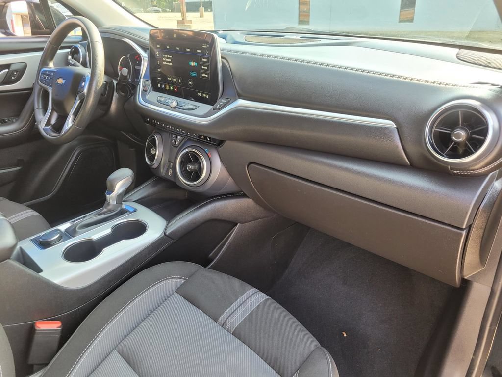 Used 2025 Chevrolet Blazer LT AWD/4WD image 8
