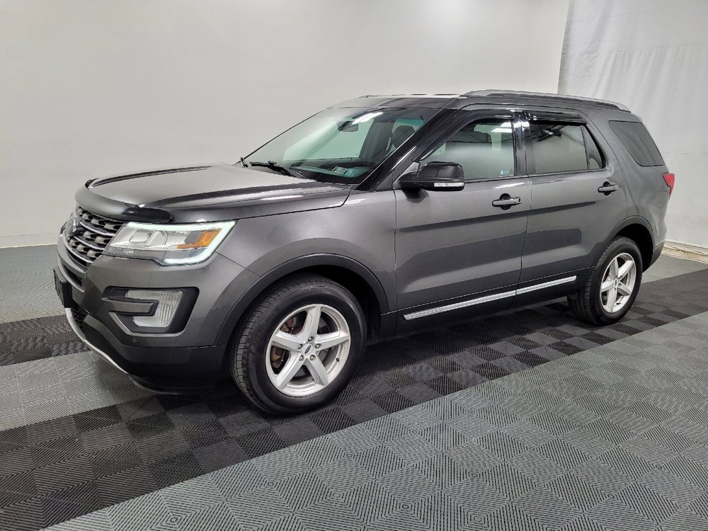 Used 2016 Ford Explorer XLT w/ Equipment Group 202A AWD/4WD image 2