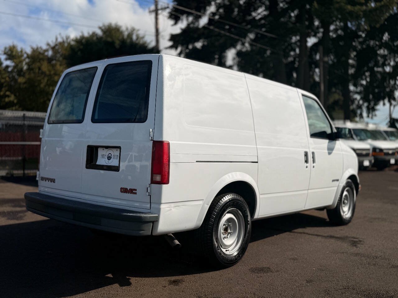 Used 2000 GMC Safari RWD image 7