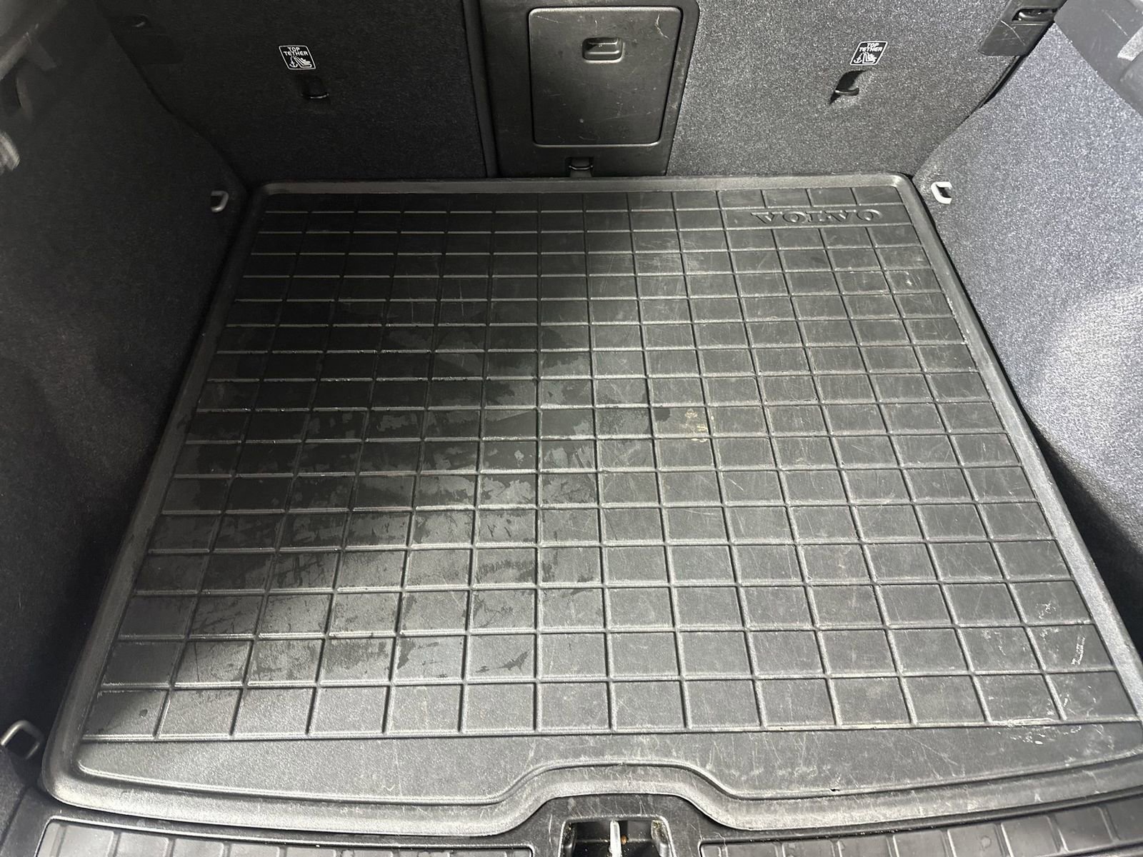 Used 2023 Volvo XC40 B5 Core image 29