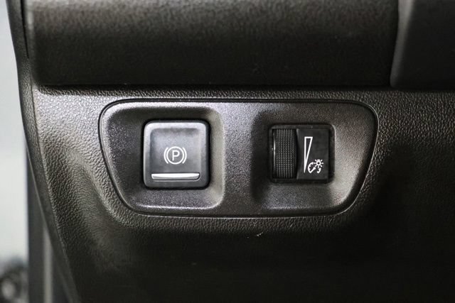 Used 2021 GMC Acadia SLE w/ Driver Convenience Package FWD image 18