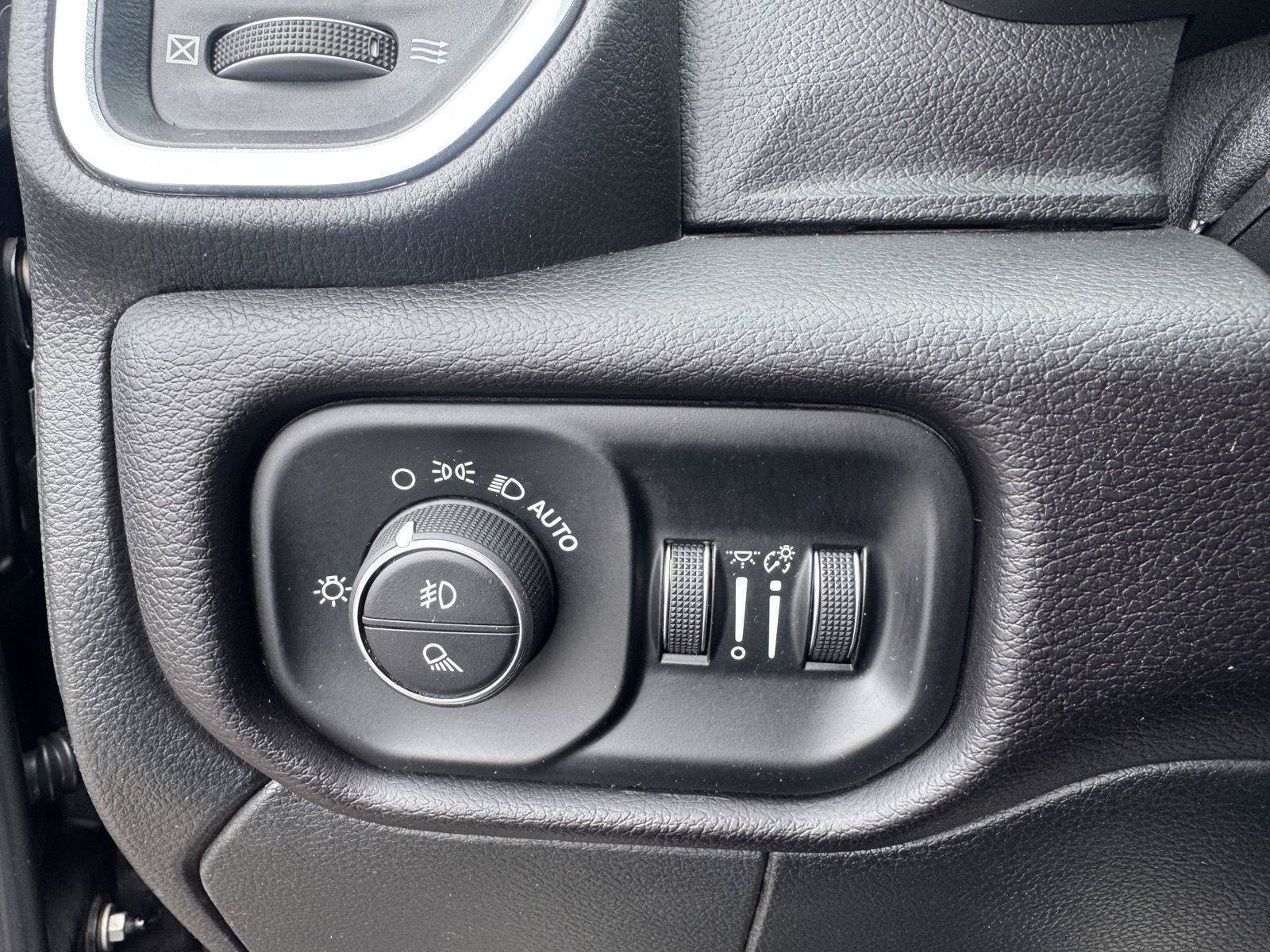 Used 2023 RAM 3500 Laramie AWD/4WD image 17