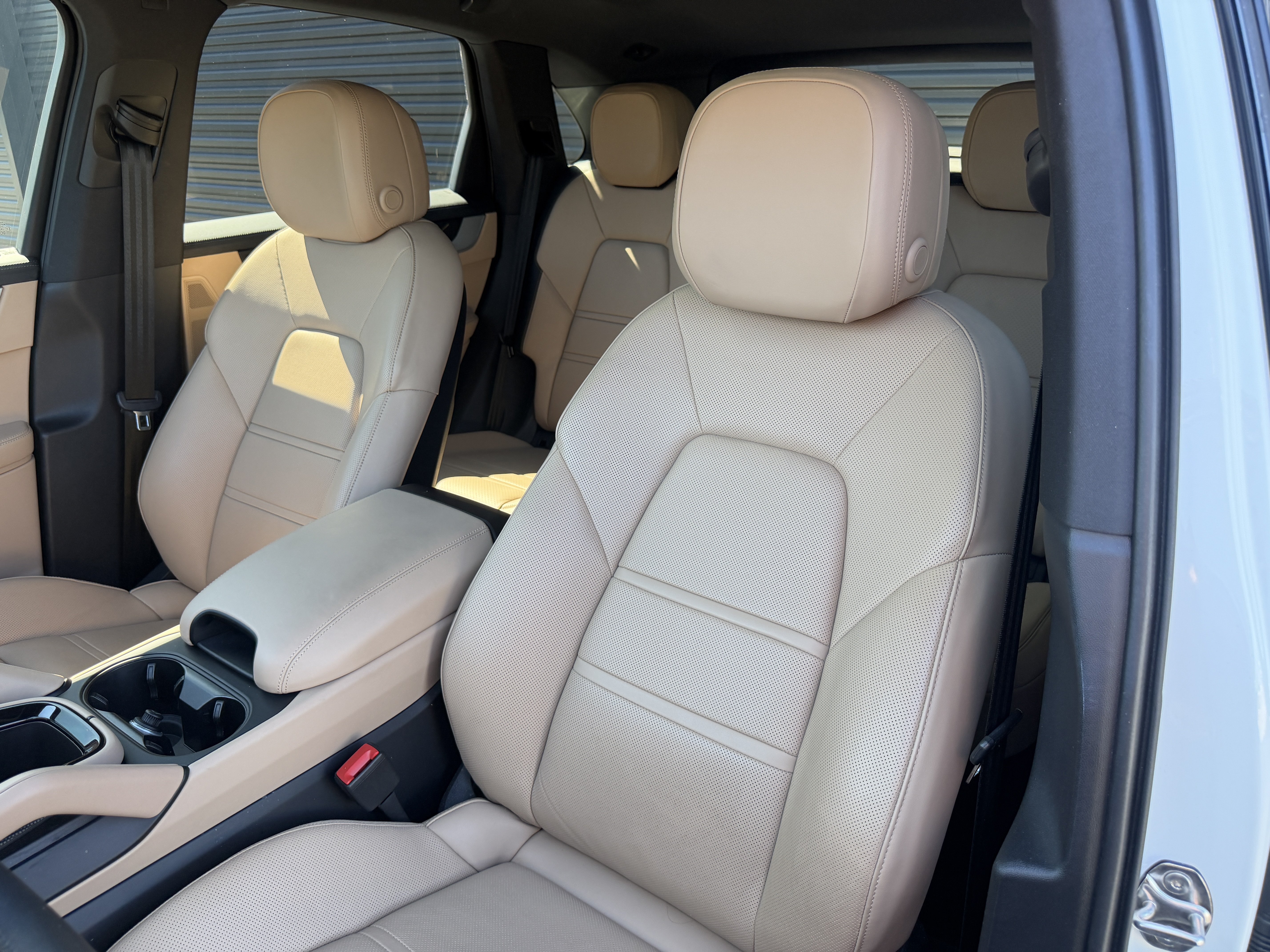 Certified 2025 Porsche Cayenne AWD/4WD image 7