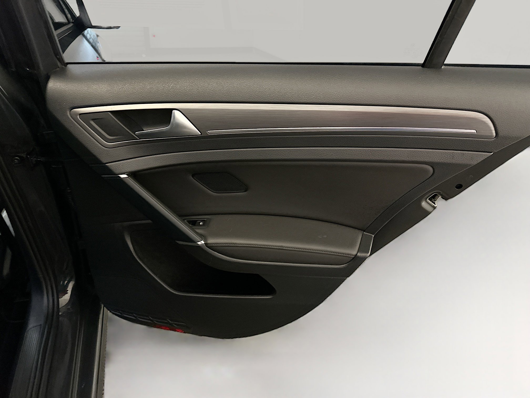 Used 2019 Volkswagen e-Golf SEL Premium image 31