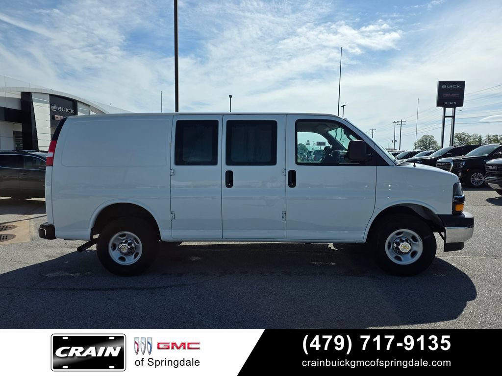 Used 2024 Chevrolet Express 3500 w/ Driver Convenience Package RWD image 9