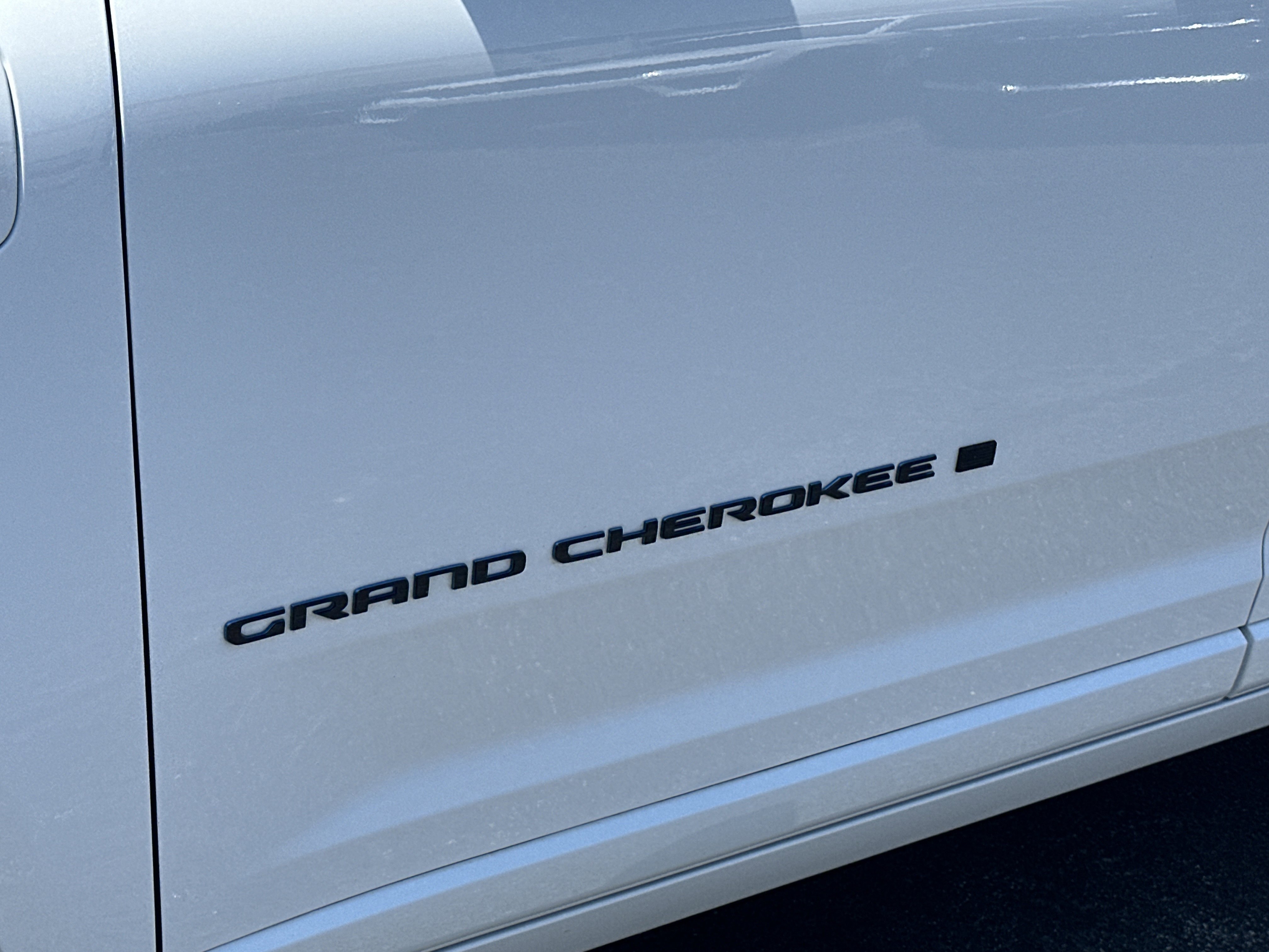 Used 2023 Jeep Grand Cherokee Summit w/ Advanced Protech Group IV AWD/4WD image 15