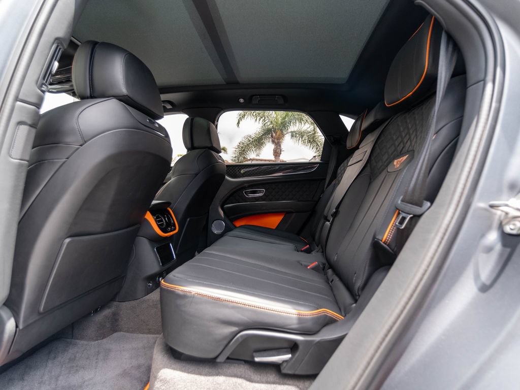 Used 2025 Bentley Bentayga AWD/4WD image 18