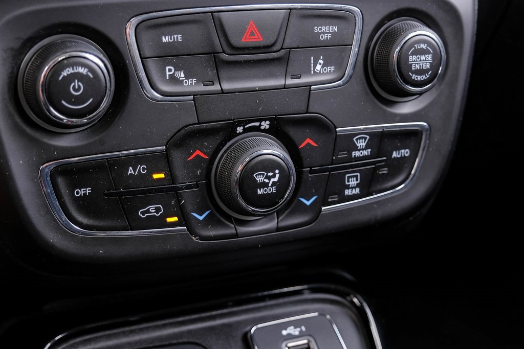 Used 2021 Jeep Compass Limited image 36